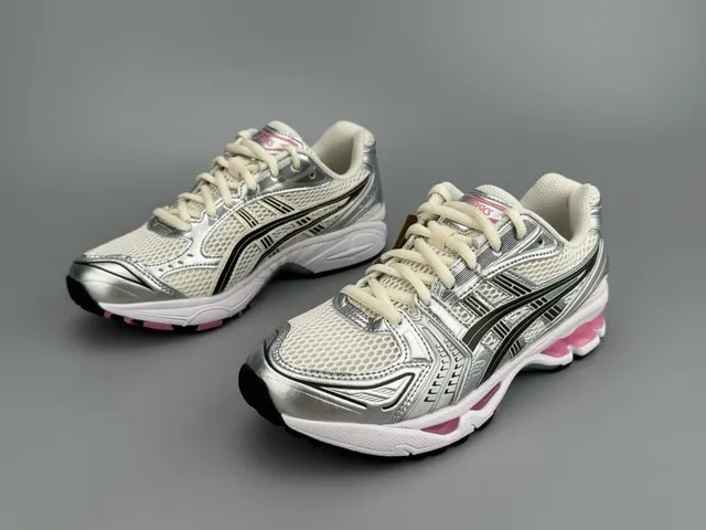 ASICS Argent Rose Métallique Synthétique Recouvrements Blanc Maille Ingénierée Chaussures de course 7