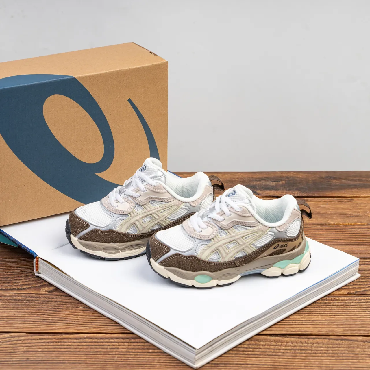 ASICS Blanc Rose Retro Runner Silhouette Maille Et Superpositions Synthétiques Sneakers Lifestyle 11