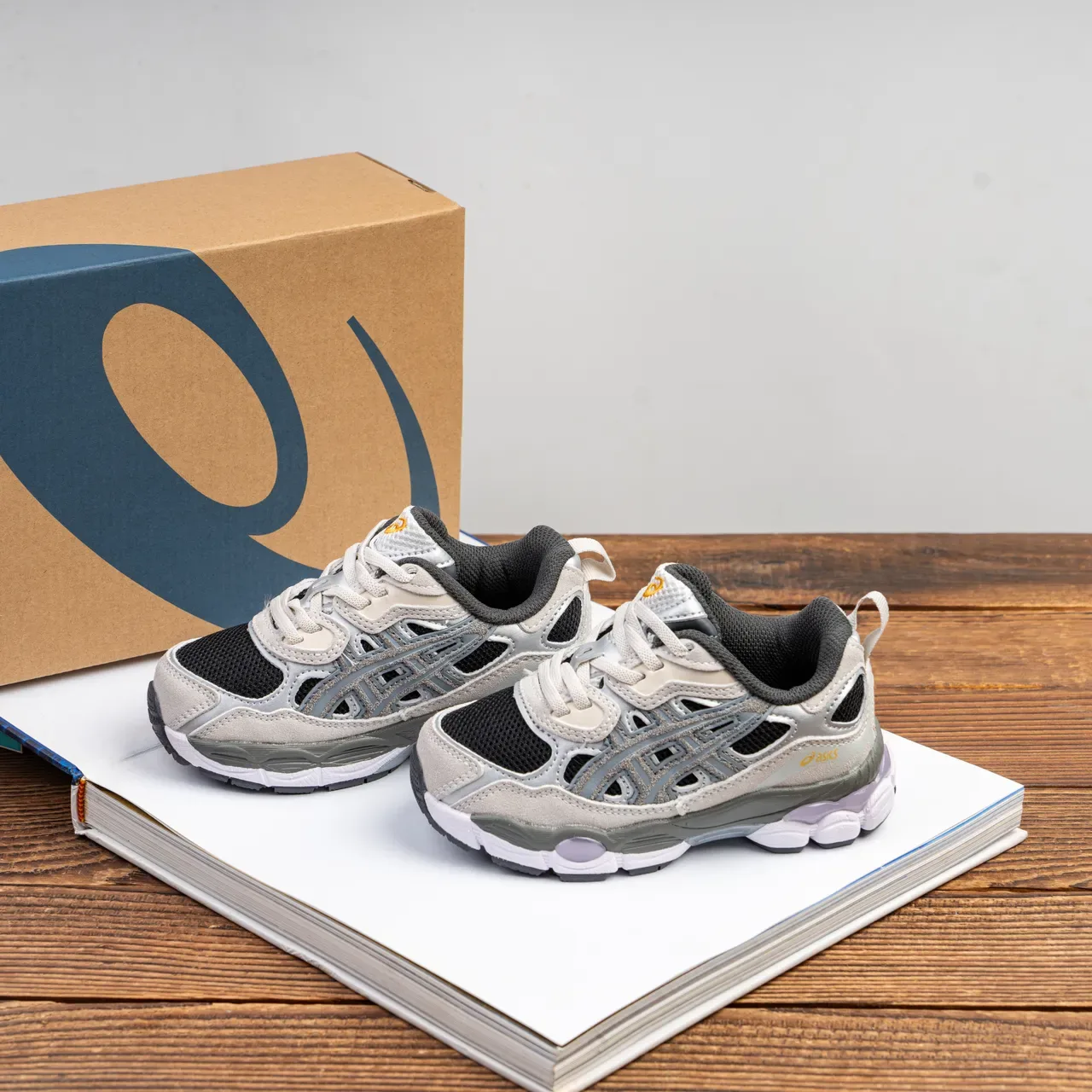 ASICS Blanc Rose Retro Runner Silhouette Maille Et Superpositions Synthétiques Sneakers Lifestyle 13