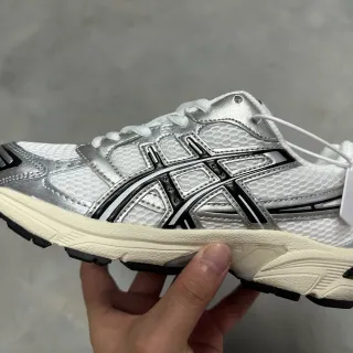 ASICS White Silver Mesh Upper Metallic Overlays Running Shoes