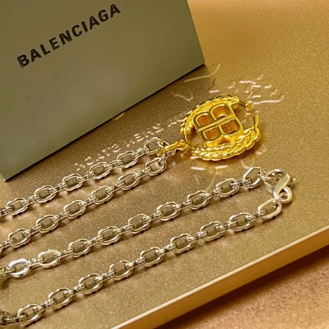 Collier Balenciaga BB Laurel Wreath Or et Argent 3