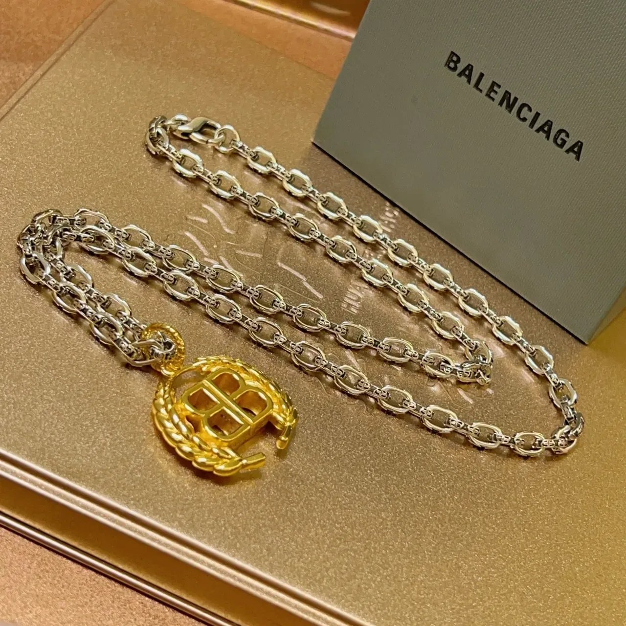 Collier Balenciaga BB Laurel Wreath Or et Argent 4