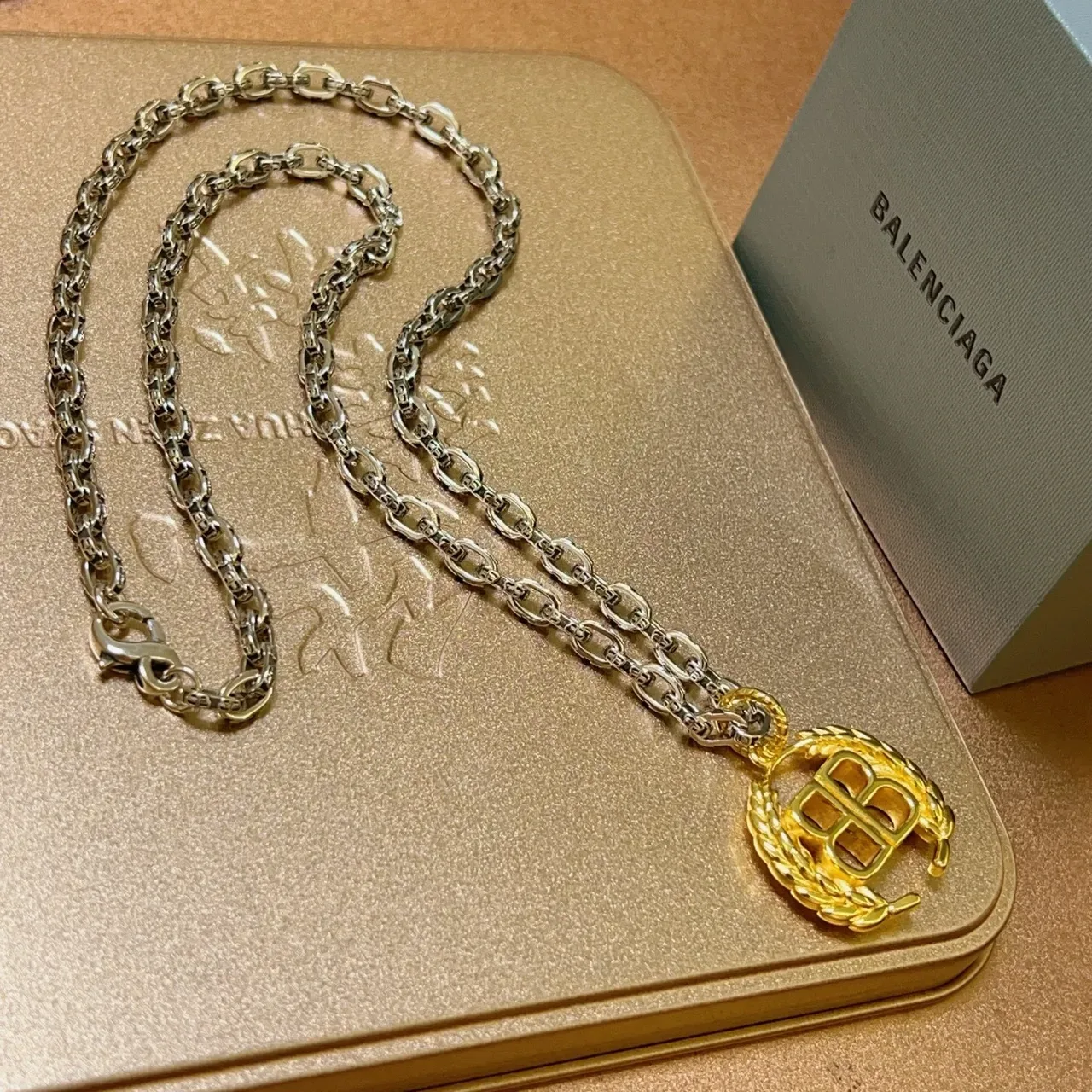 Collier Balenciaga BB Laurel Wreath Or et Argent 6