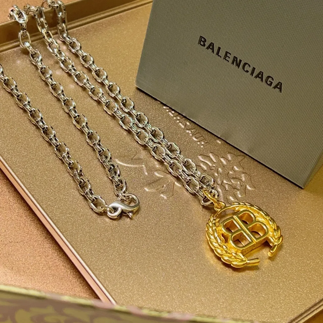 Collier Balenciaga BB Laurel Wreath Or et Argent 7