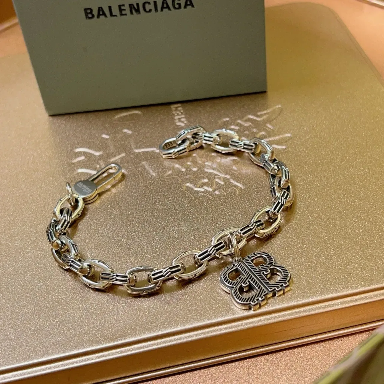 Balenciaga BB Logo Pulseira Corrente Grossa 3