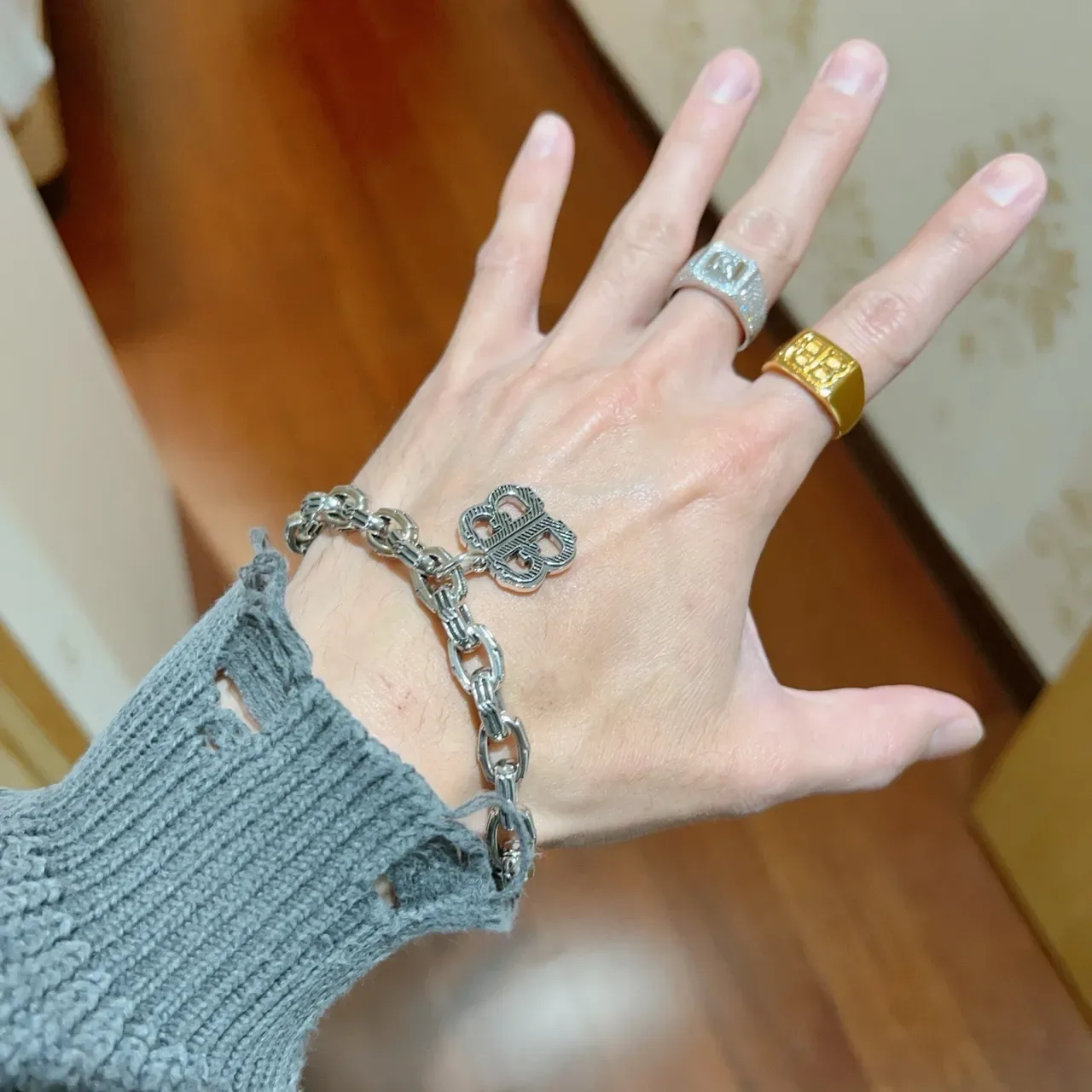 Balenciaga BB Logo Pulseira Corrente Grossa 5