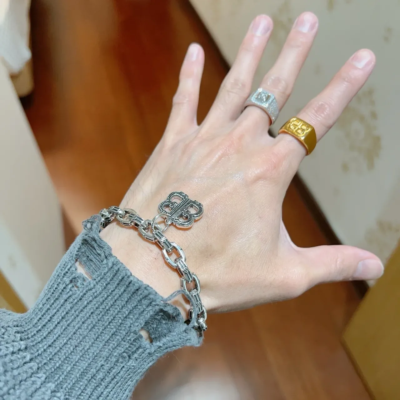 Balenciaga BB Logo Pulseira Corrente Grossa 8