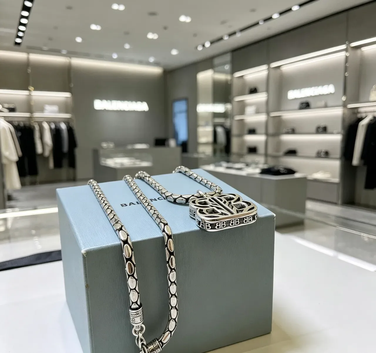 Colar Balenciaga BB Monograma Openwork 2