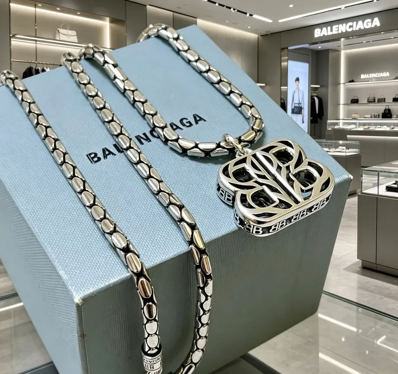 Colar Balenciaga BB Monograma Openwork 4