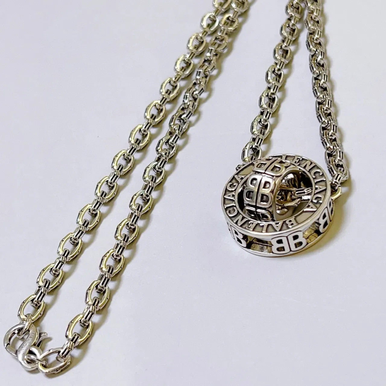 Balenciaga BB Collier pendentif Argent et Or-Ton 2