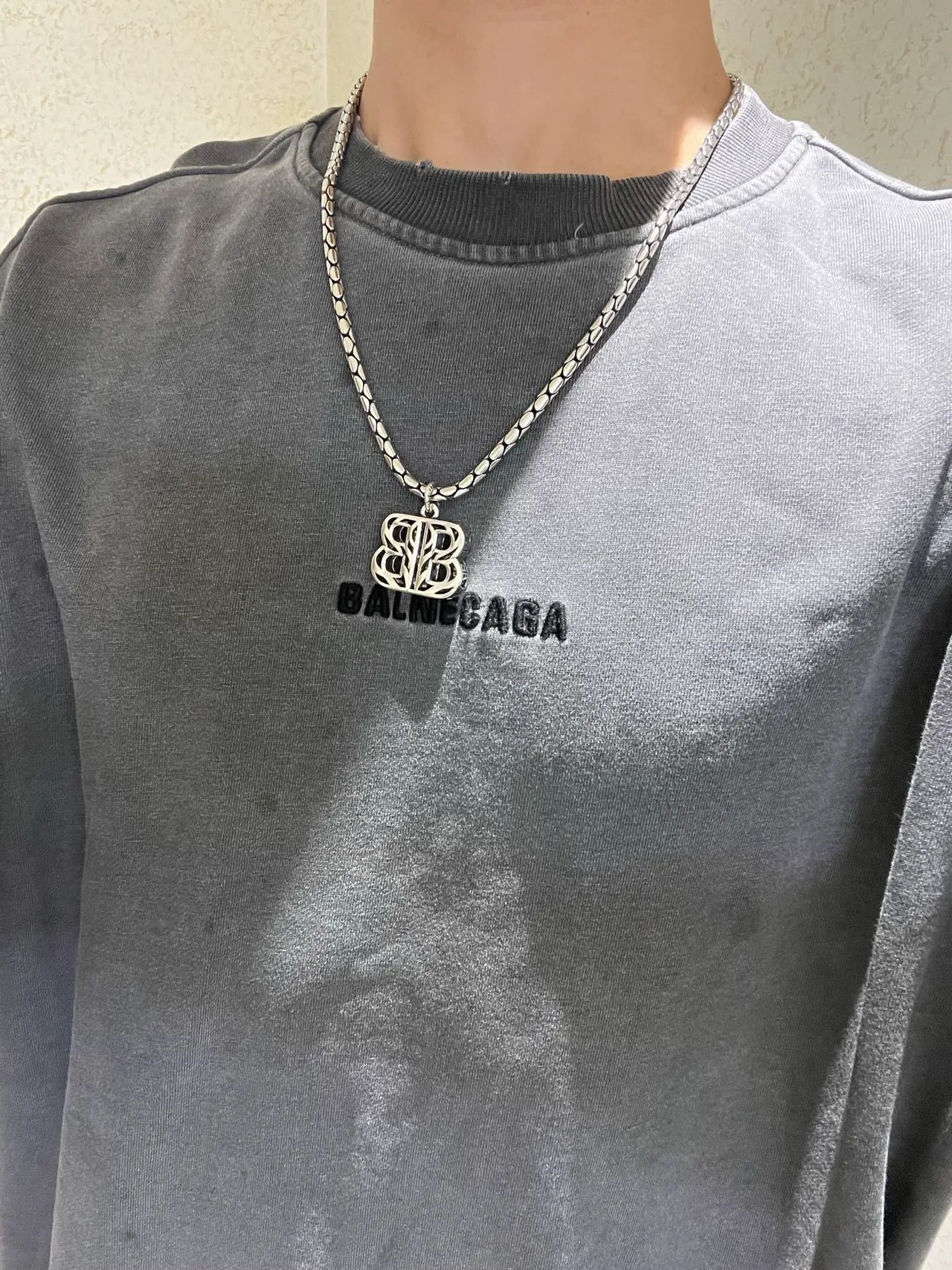 Balenciaga BB Collier pendentif Chaîne texturée argentée 5