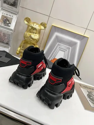 Balenciaga Tênis Chunky Preto e Vermelho de cano alto jaula esculpida 2