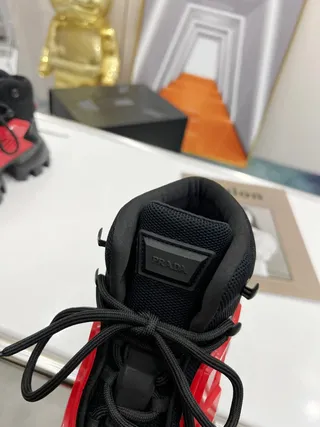 Balenciaga Tênis Chunky Preto e Vermelho de cano alto jaula esculpida 8