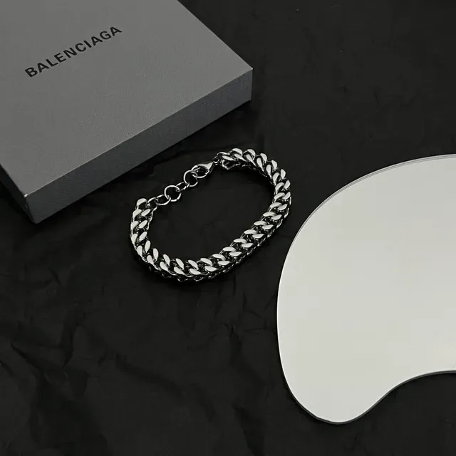 Balenciaga سوار كرب لينك فضي 4