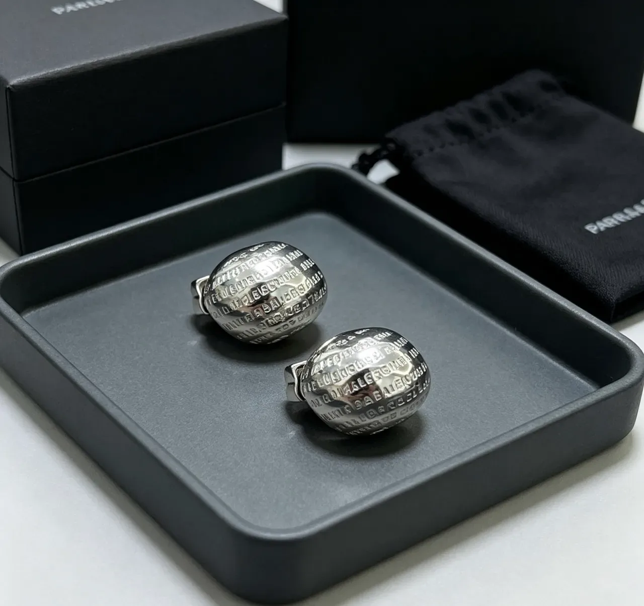 Balenciaga Logo Oval Brincos Prata Cinza Metálico 7