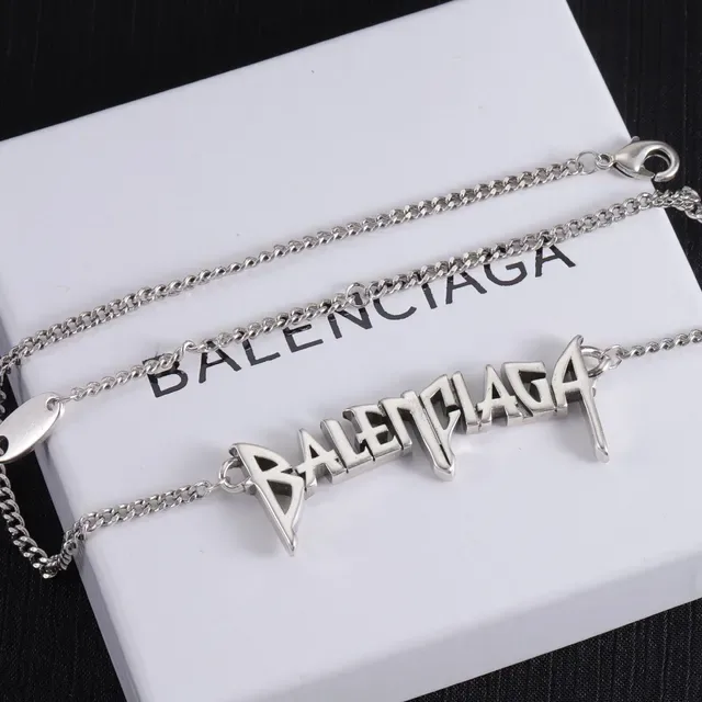 Collier Balenciaga Logo Pendant Chaîne Curb Argent Noir 2