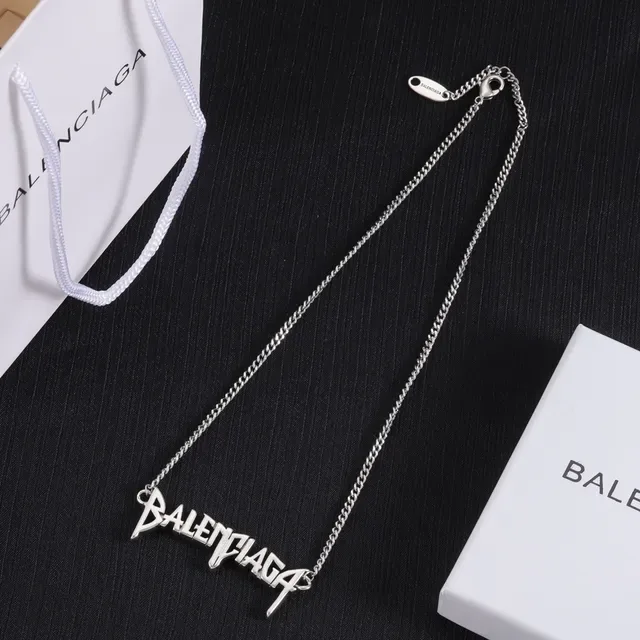 Collier Balenciaga Logo Pendant Chaîne Curb Argent Noir 4
