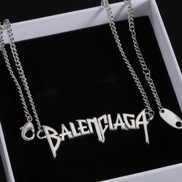 Collier Balenciaga Logo Pendant Chaîne Curb Argent Noir 7