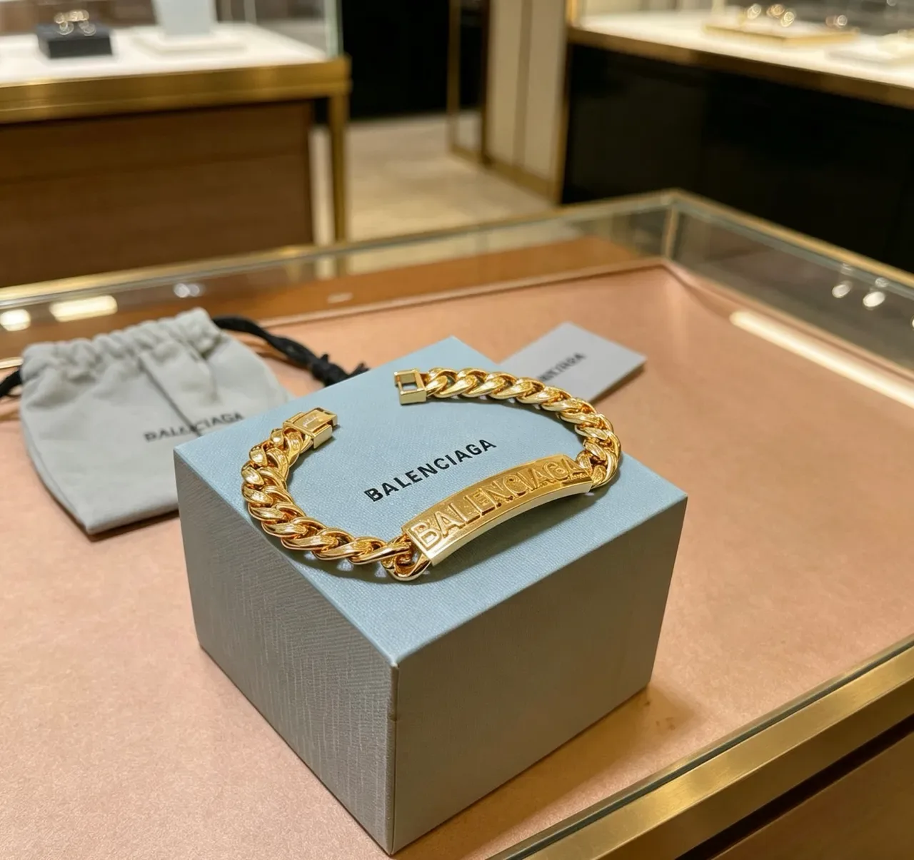 Balenciaga Logo Plaque Curb-Link Bracelet Or 6