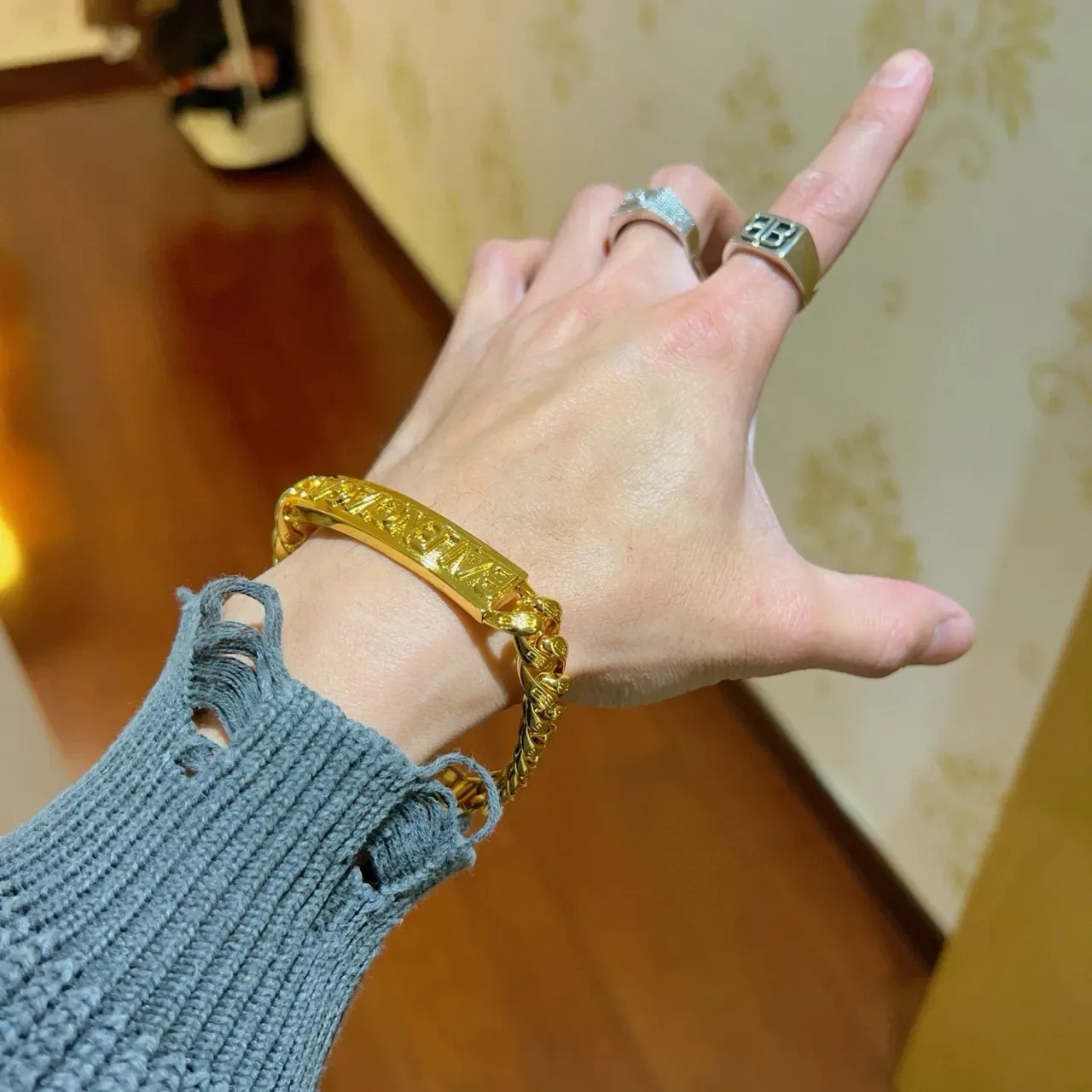 Balenciaga Logo Plaque Curb-Link Bracelet Or 8