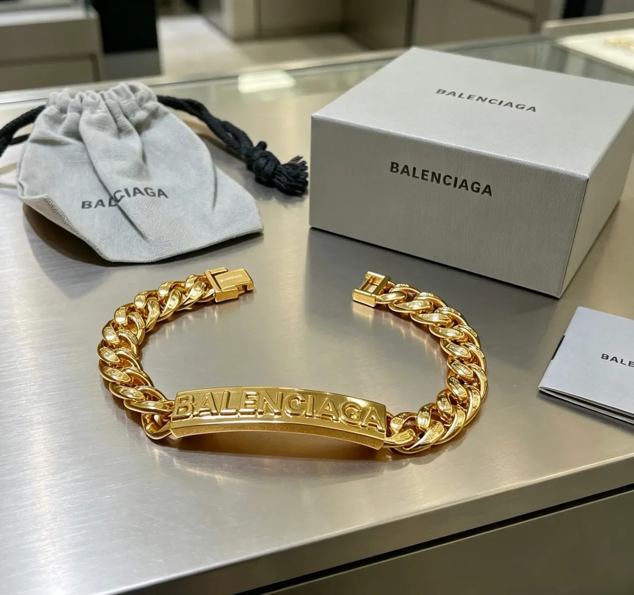 Balenciaga Logo Plaque Curb-Link Bracelet Or 9