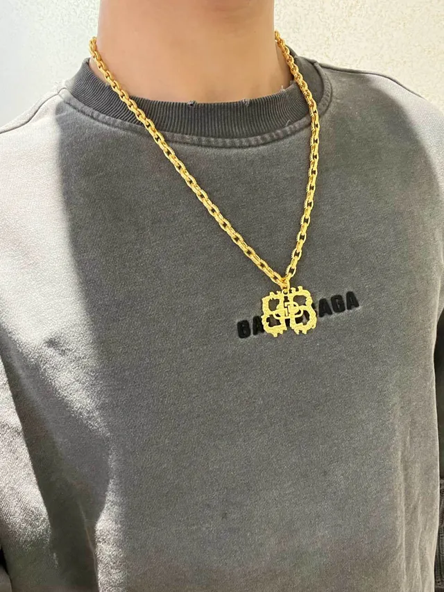 Balenciaga pingente quatrefoil corrente grossa colar 2