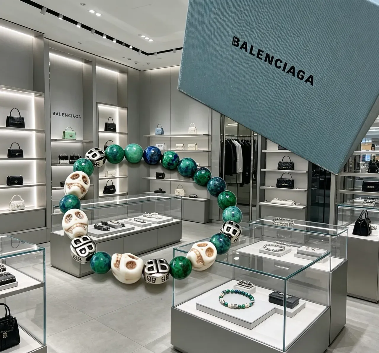Balenciaga Caveira e BB Logo Pulseira de contas 2