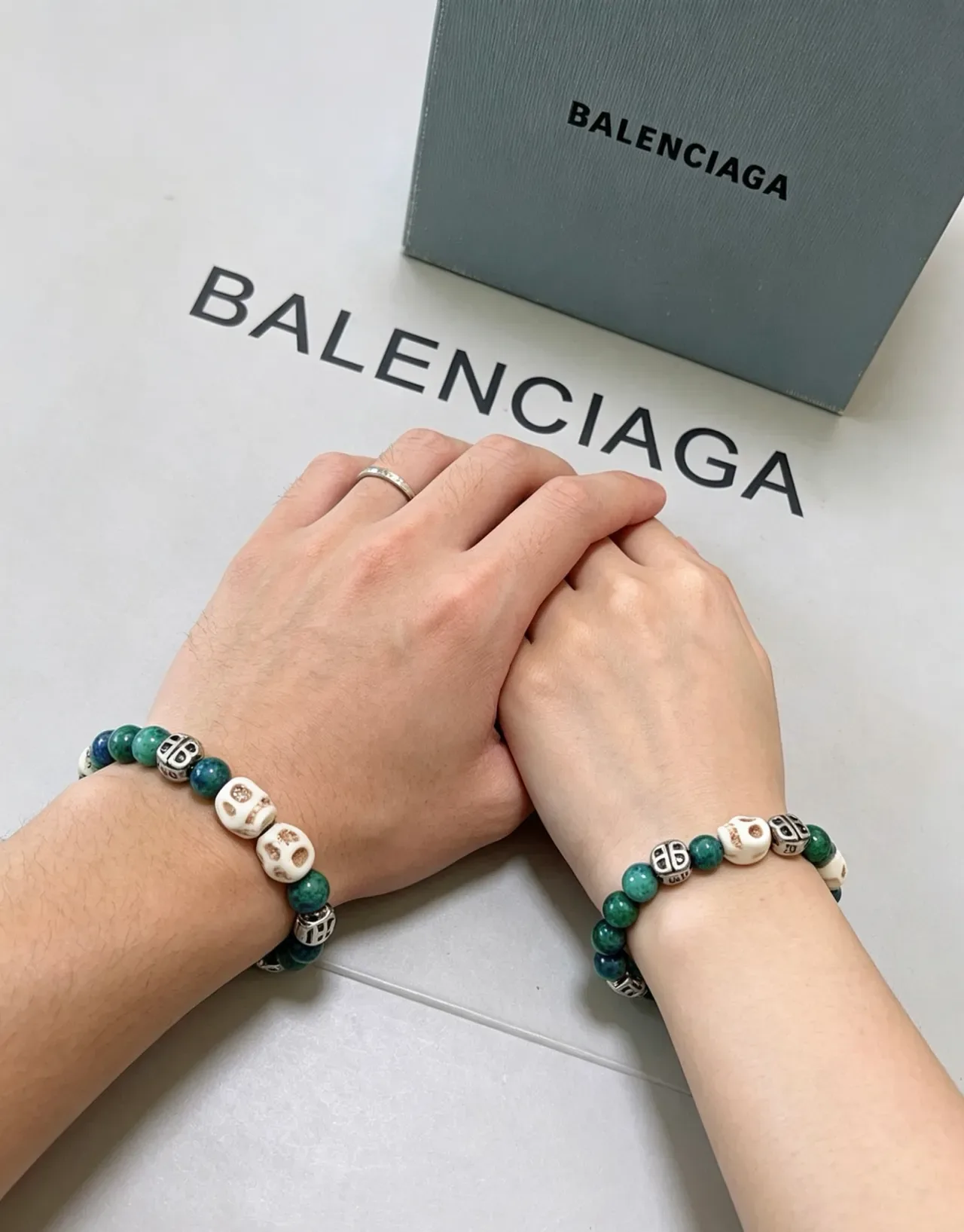 Balenciaga Caveira e BB Logo Pulseira de contas 3