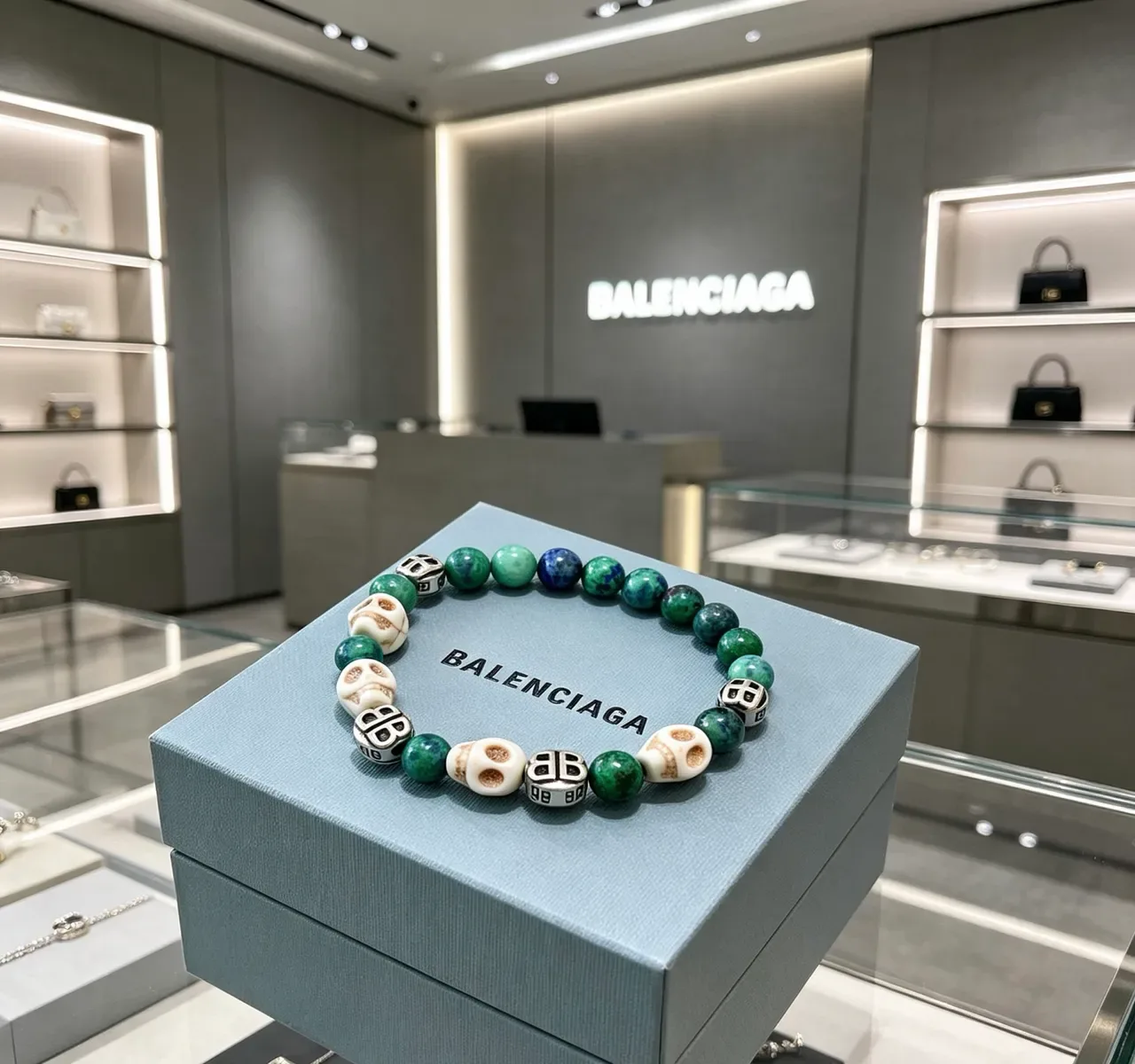 Balenciaga Caveira e BB Logo Pulseira de contas 4