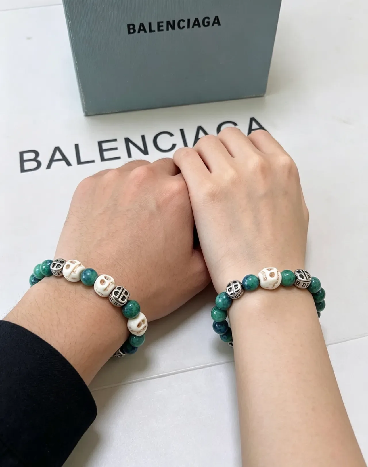Balenciaga Caveira e BB Logo Pulseira de contas 5