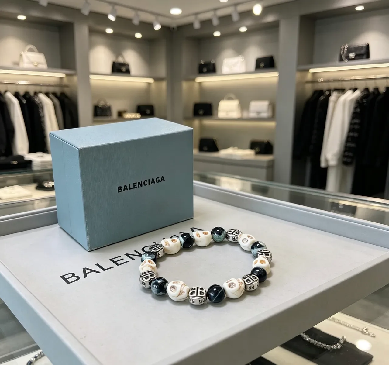 Balenciaga Crânio e BB Monogram Pulseira de Contas 5