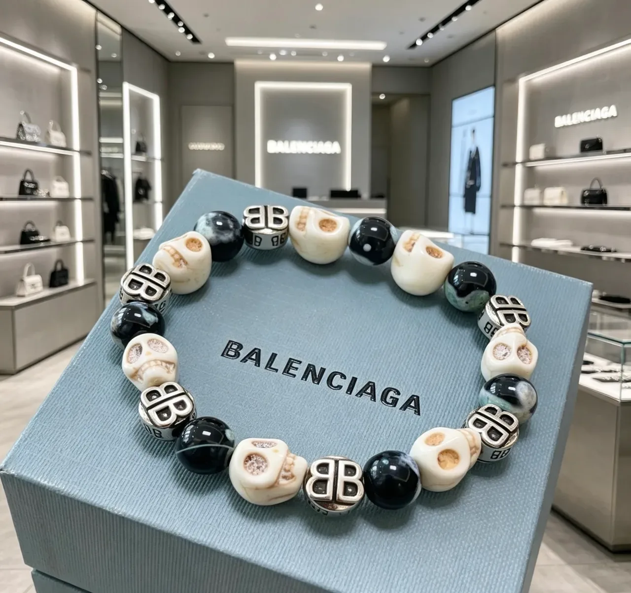 Balenciaga Crânio e BB Monogram Pulseira de Contas 7