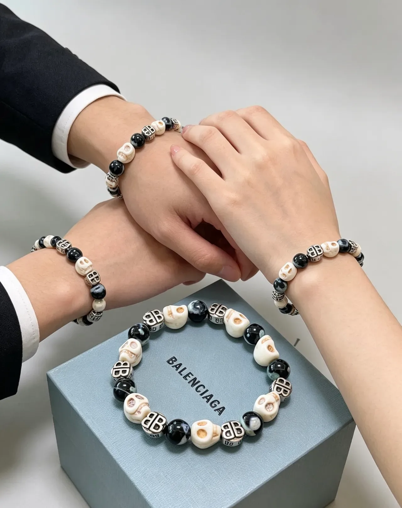Balenciaga Crânio e BB Monogram Pulseira de Contas 8