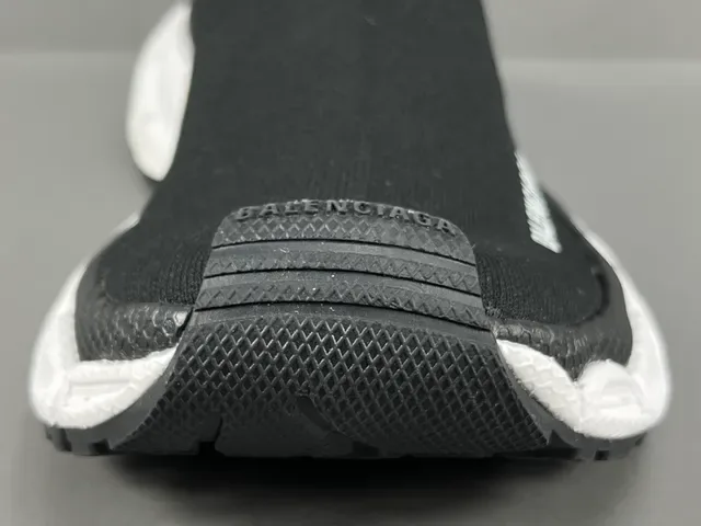 Balenciaga Speed Trainer noir et blanc sneakers lifestyle 5