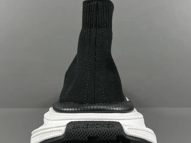 Balenciaga Speed Trainer noir et blanc sneakers lifestyle 6