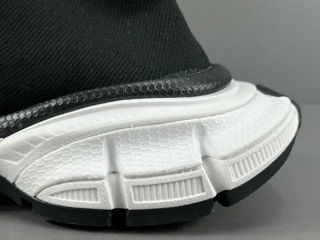 Balenciaga Speed Trainer noir et blanc sneakers lifestyle 7