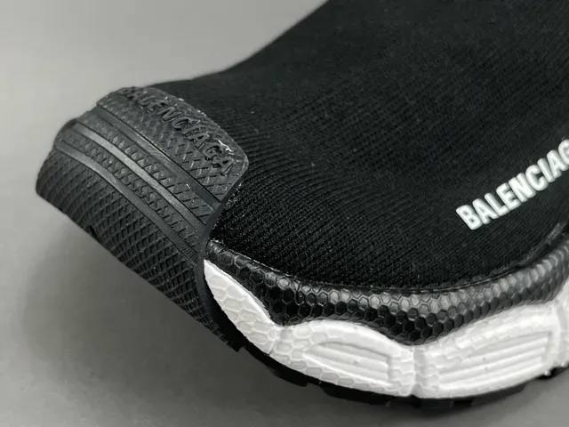 Balenciaga Speed Trainer noir et blanc sneakers lifestyle 9