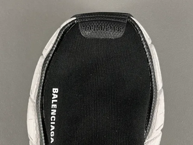 Balenciaga Speed Trainer noir et blanc sneakers lifestyle 10