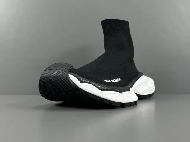 Balenciaga Speed Trainer noir et blanc sneakers lifestyle 15