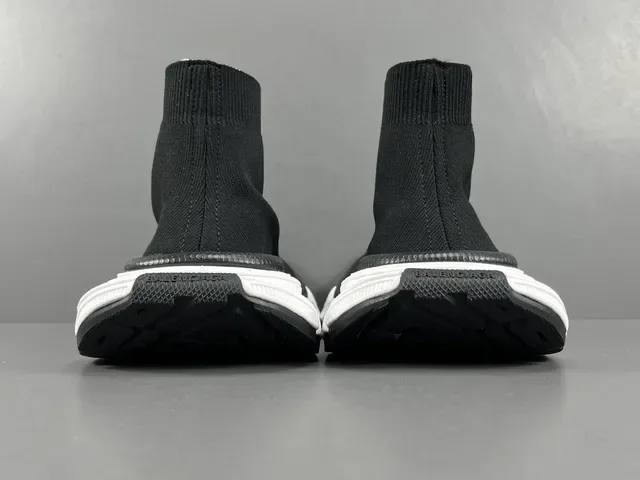 Balenciaga Speed Trainer noir et blanc sneakers lifestyle 17