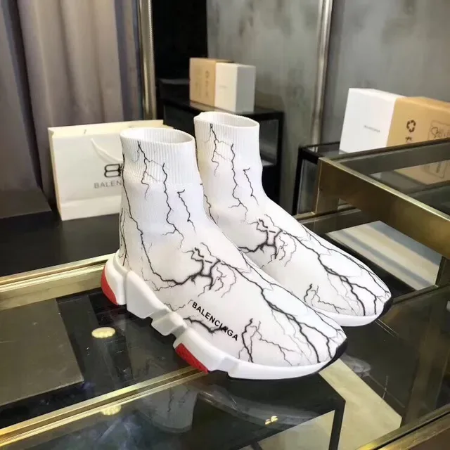 Balenciaga Speed Trainer sneakers lifestyle en marbre blanc avec motif craquelé 3