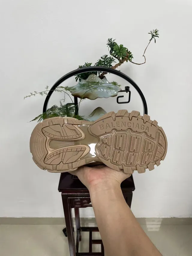 Balenciaga Track Trainer Beige baskets chunky 3