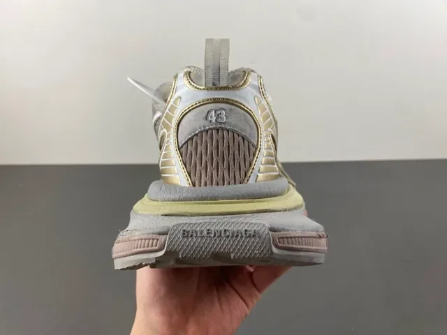 Balenciaga Track Trainer Bege Cinza Dourado Tênis Chunky 4