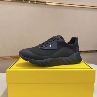 Balenciaga Track Trainer tênis pretos com sola grossa