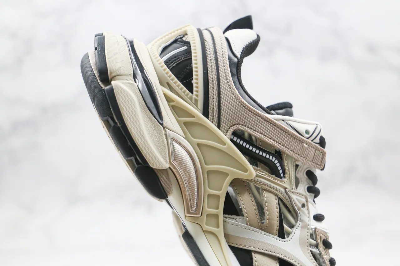Balenciaga Track Trainer Off-White and Black tênis chunky 4