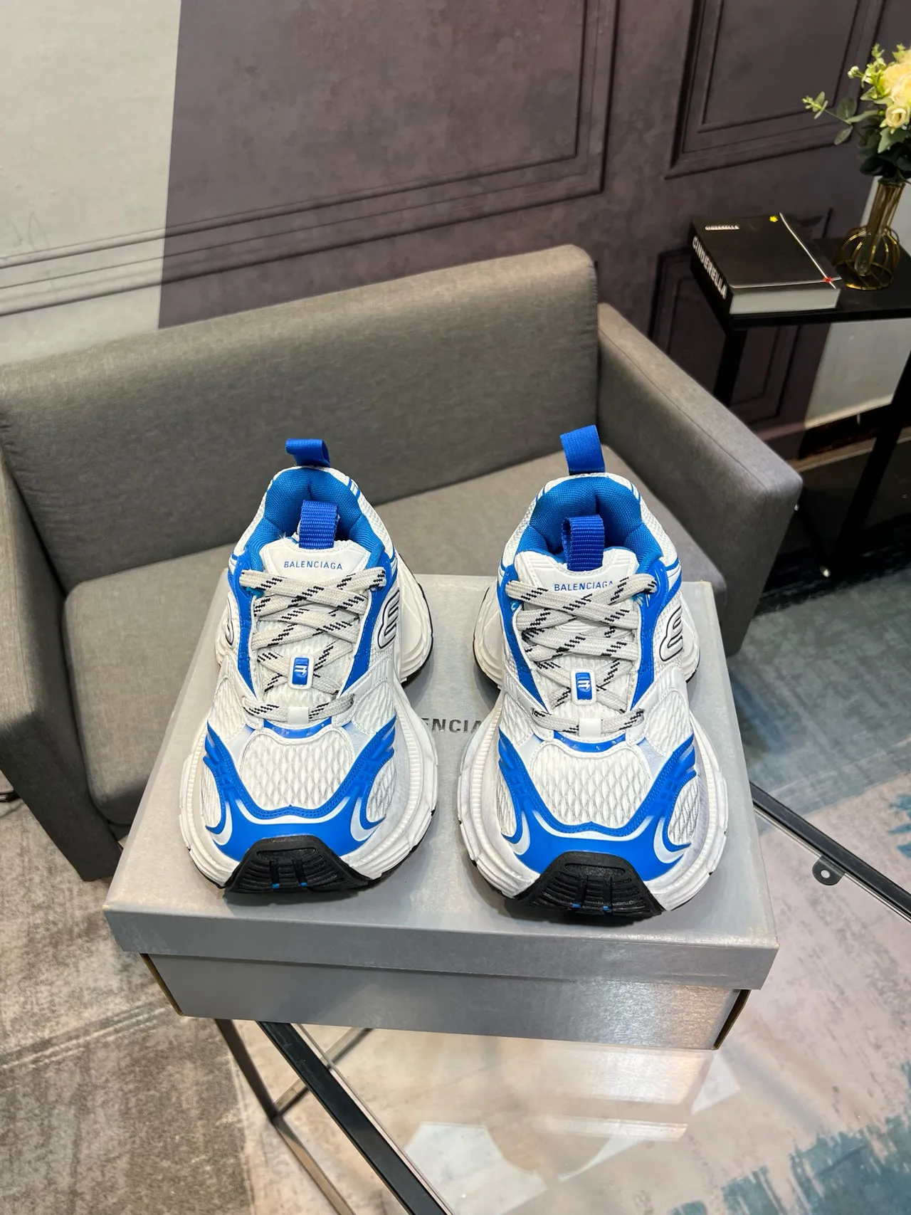 Balenciaga Track Trainer Baskets blanches et bleues chunky 2