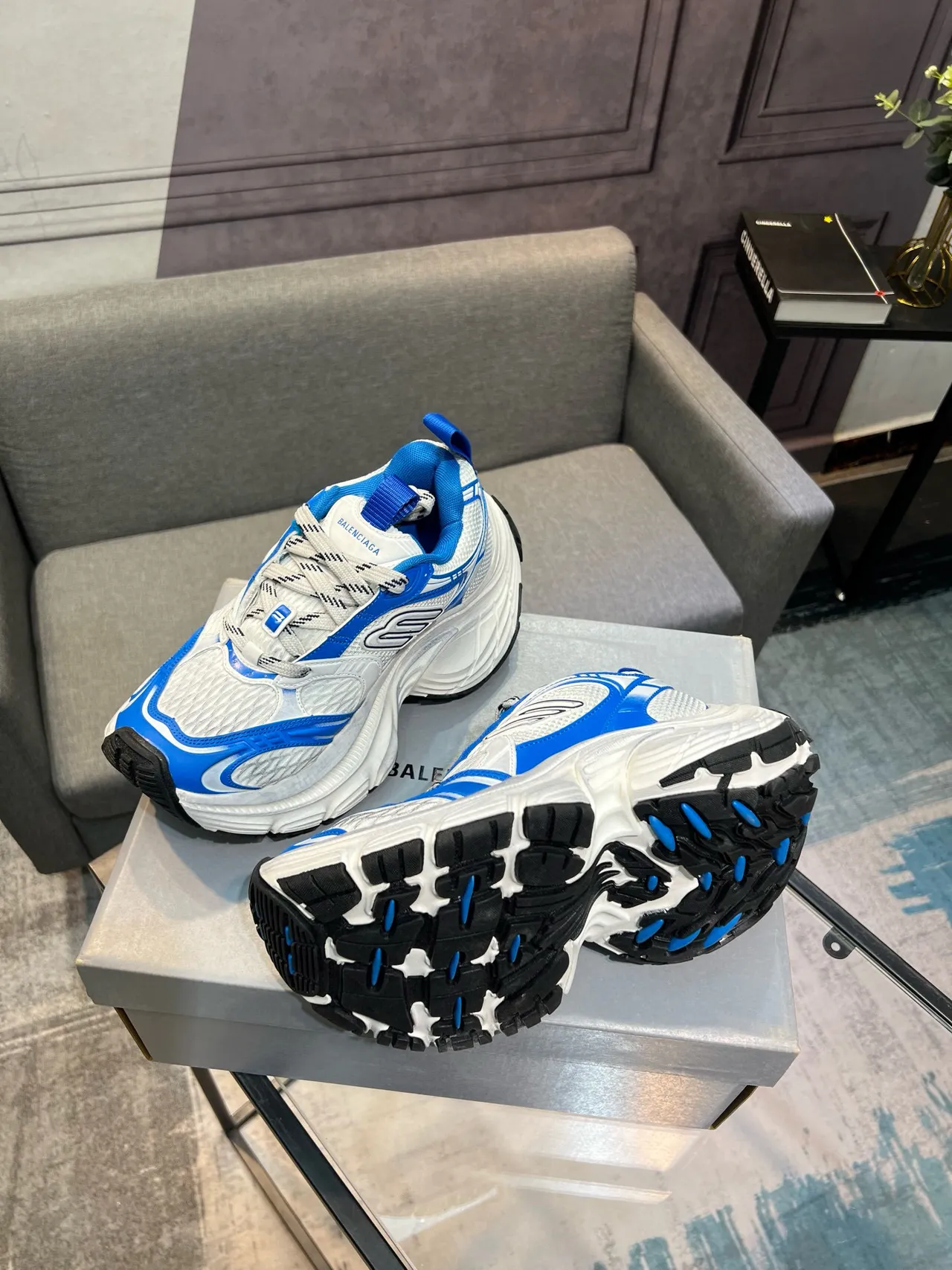 Balenciaga Track Trainer Baskets blanches et bleues chunky 4