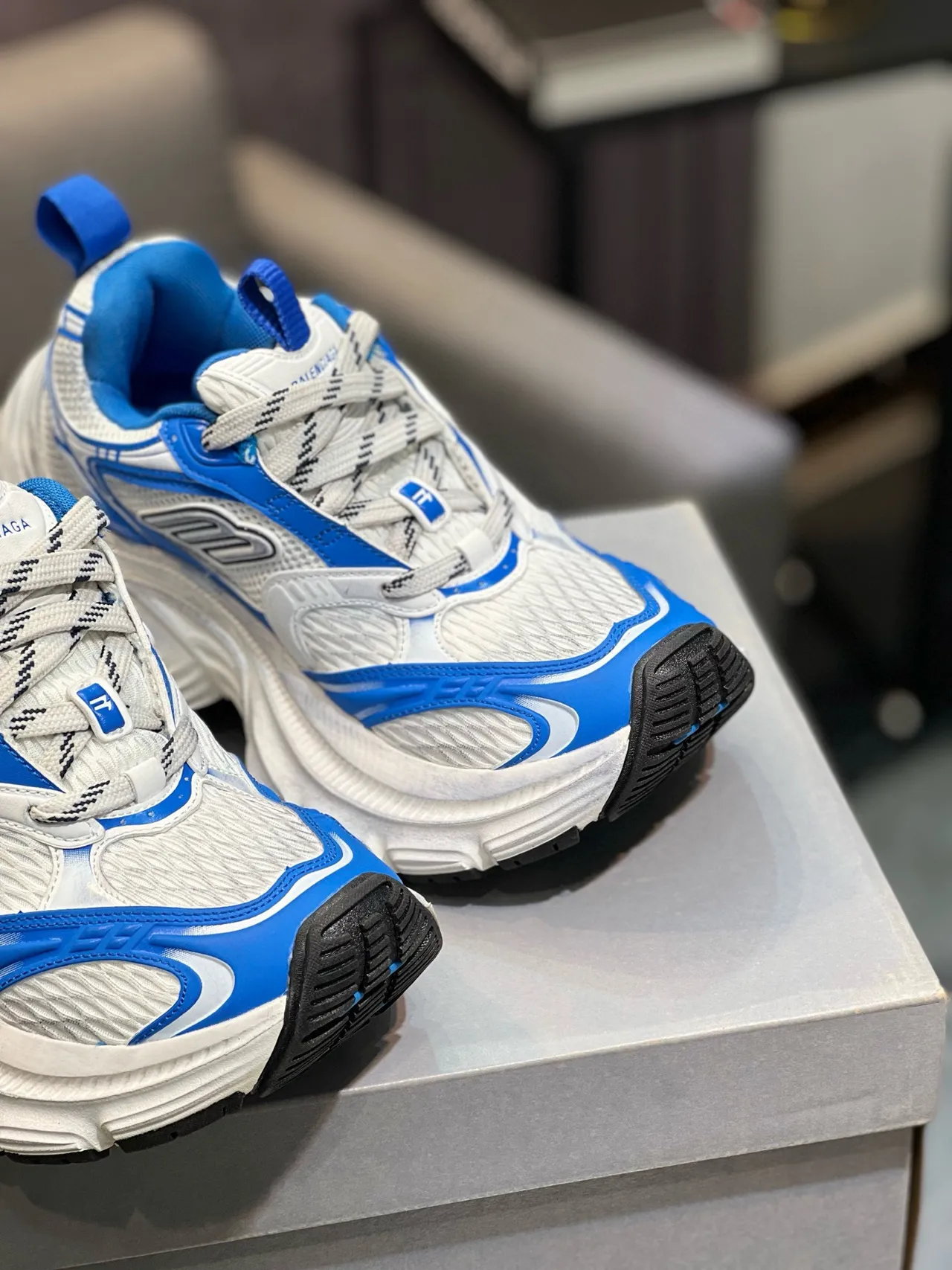 Balenciaga Track Trainer Baskets blanches et bleues chunky 9