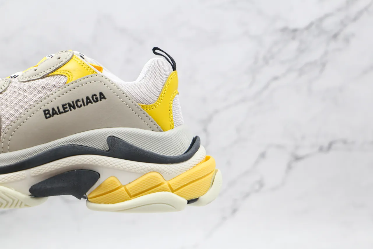 Balenciaga Triple S Beige Yellow Gray tênis com sola grossa 3