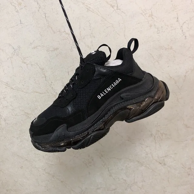 Balenciaga Triple S Tênis chunky pretos 2